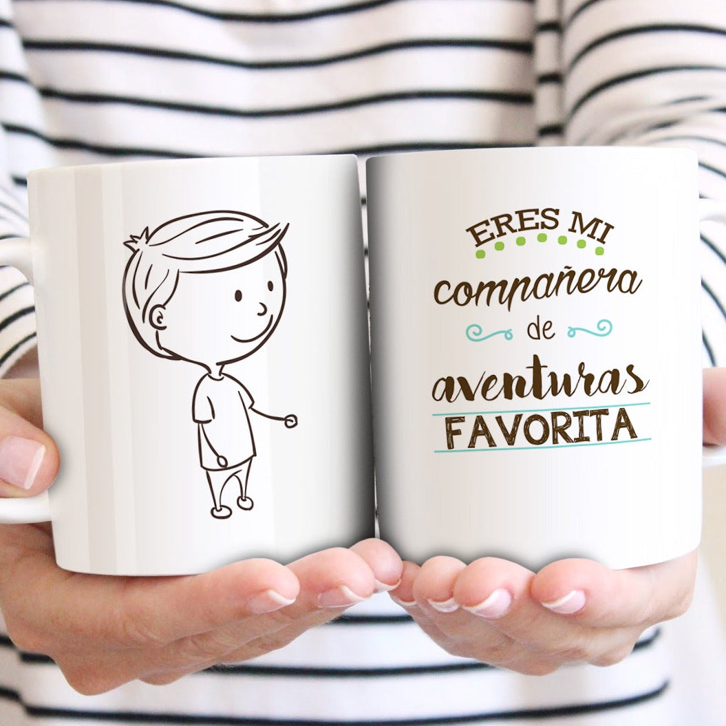 2 tazas "Eres mi compañera de aventuras favorita"