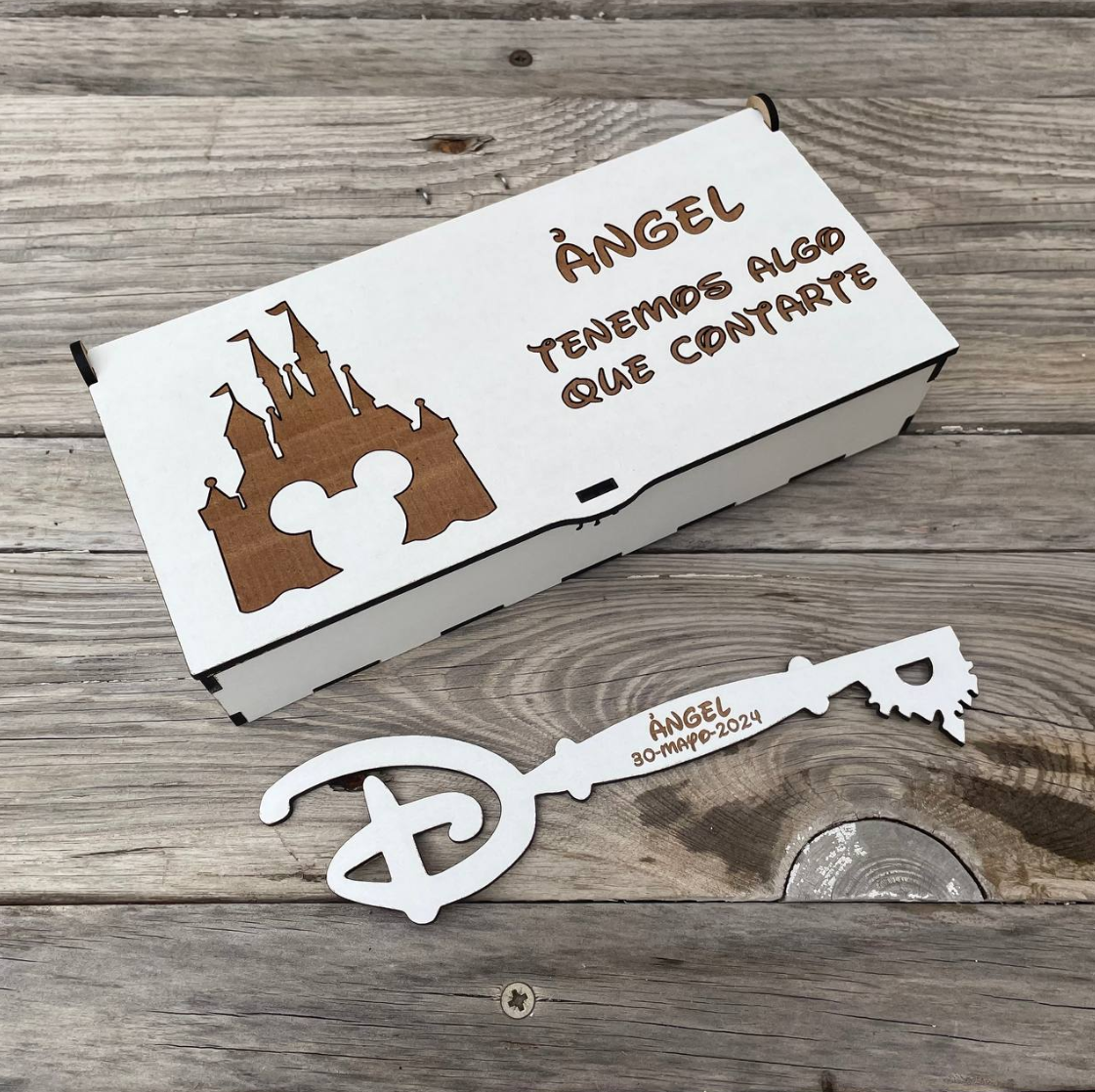 Llave invitacion Disney con caja