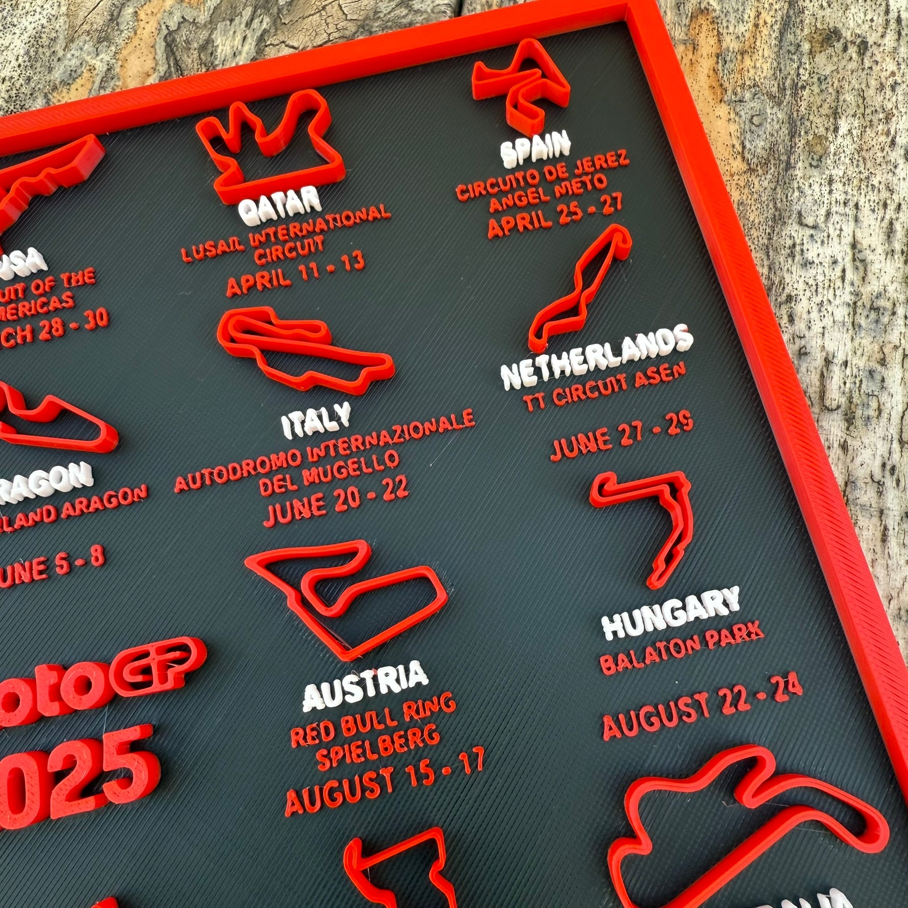 Calendario MotoGP 1 2025 con fechas impreso en 3D