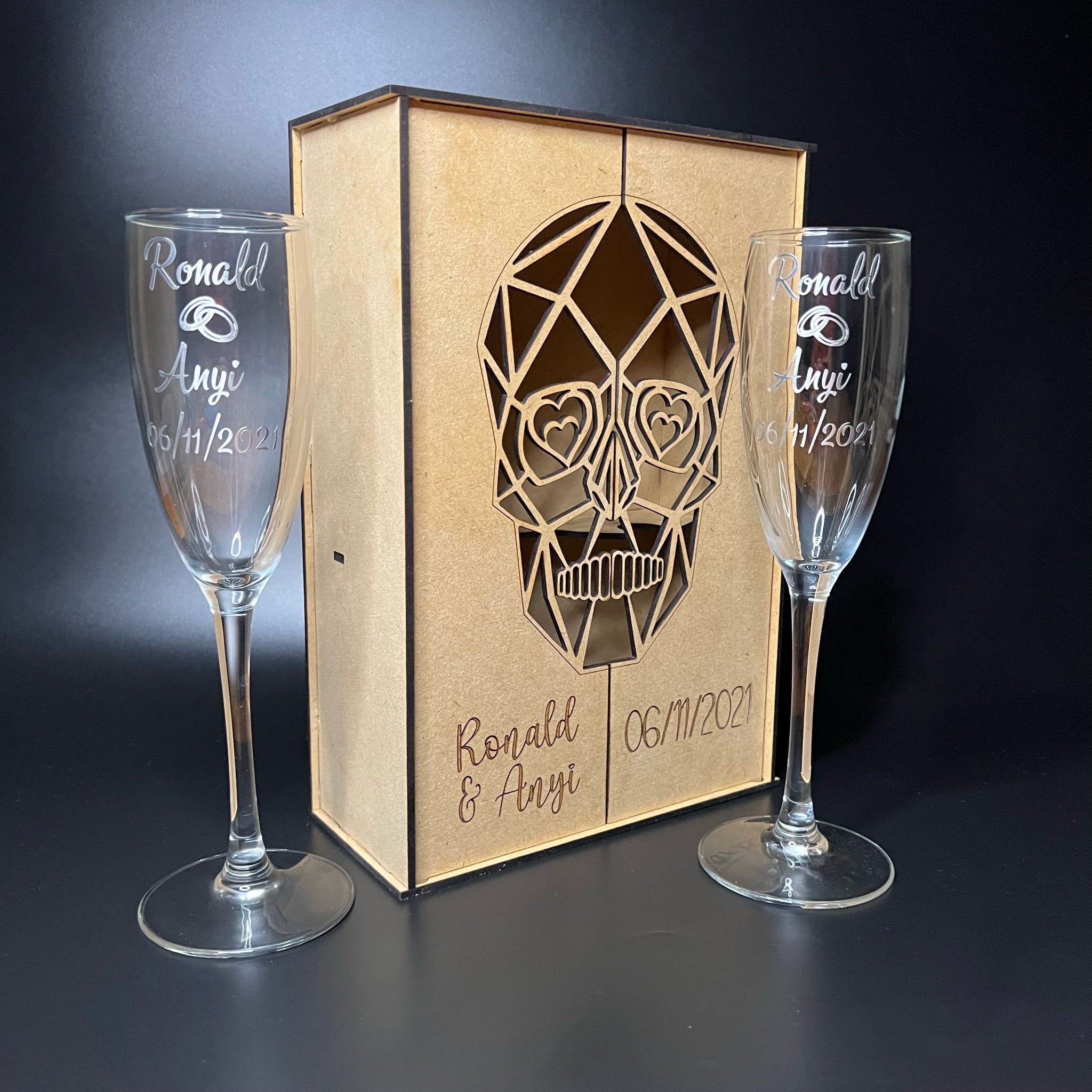 Caja con copas personalizadas