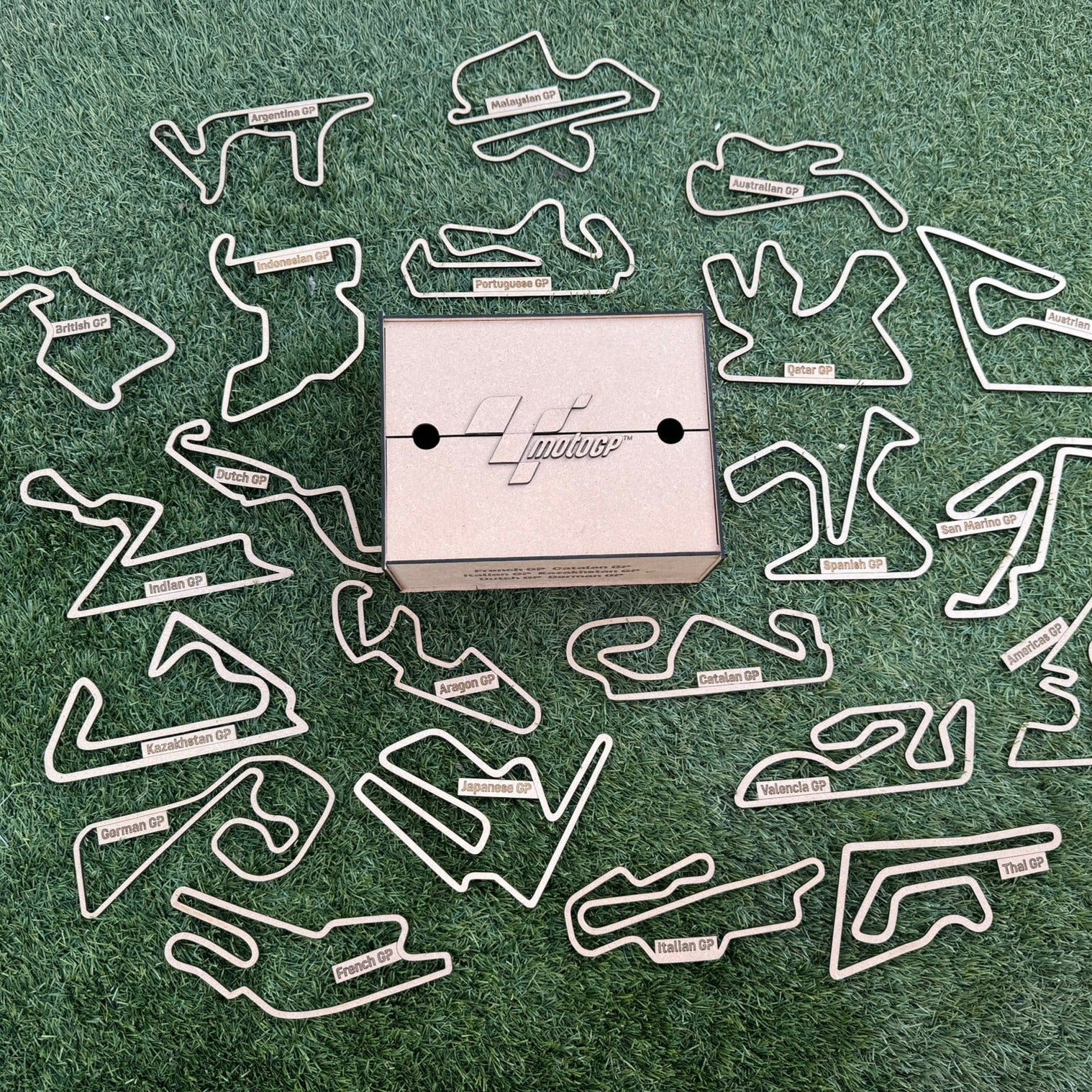 Caja circuitos MotoGP + 22 circuitos