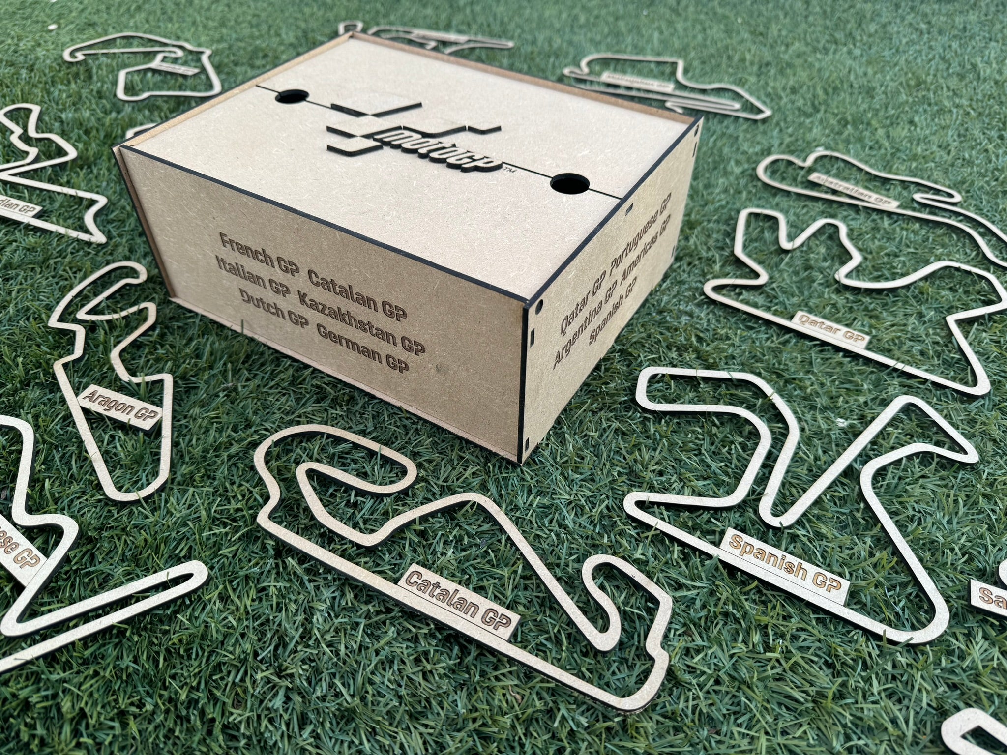 Caja circuitos MotoGP + 22 circuitos