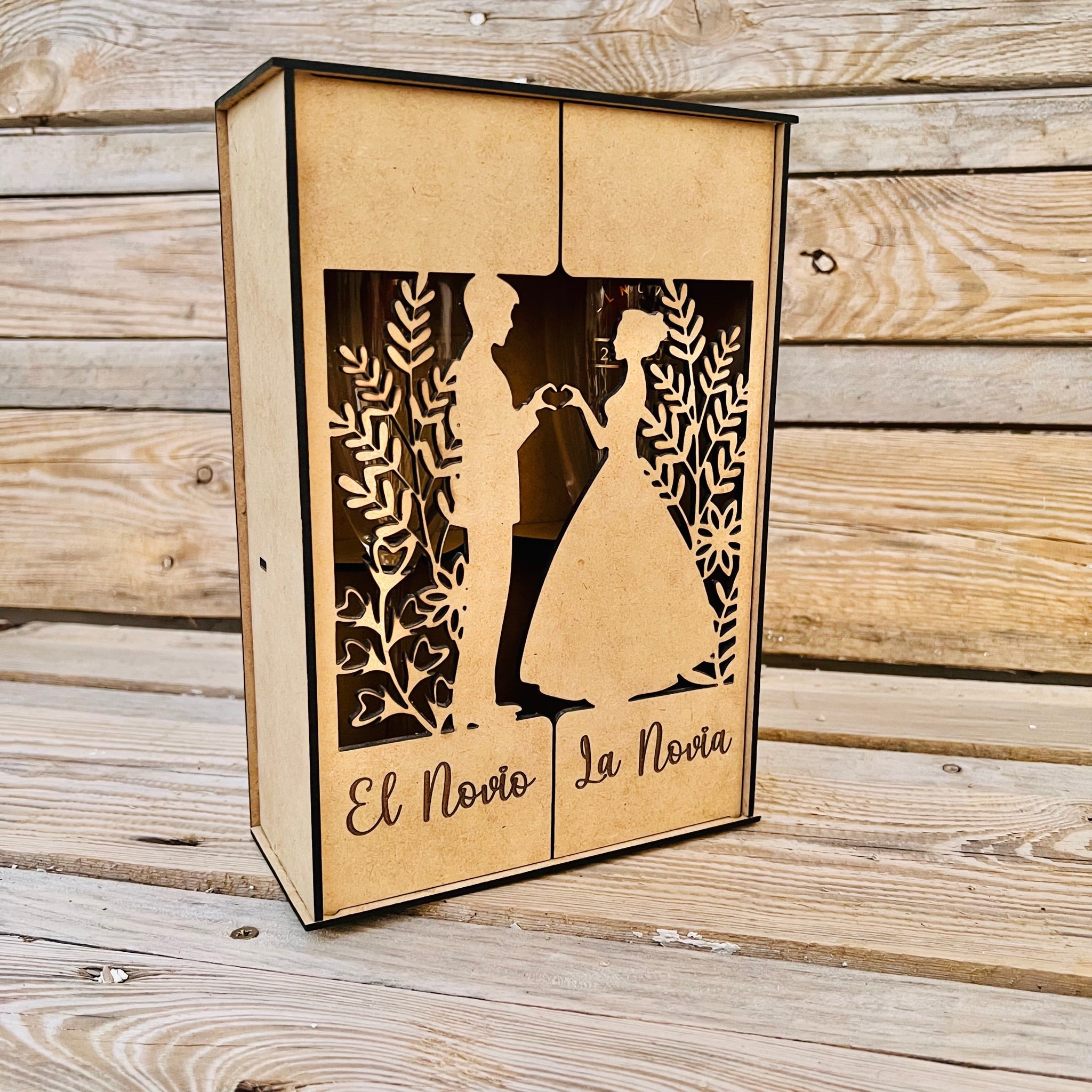 Caja con copas personalizadas