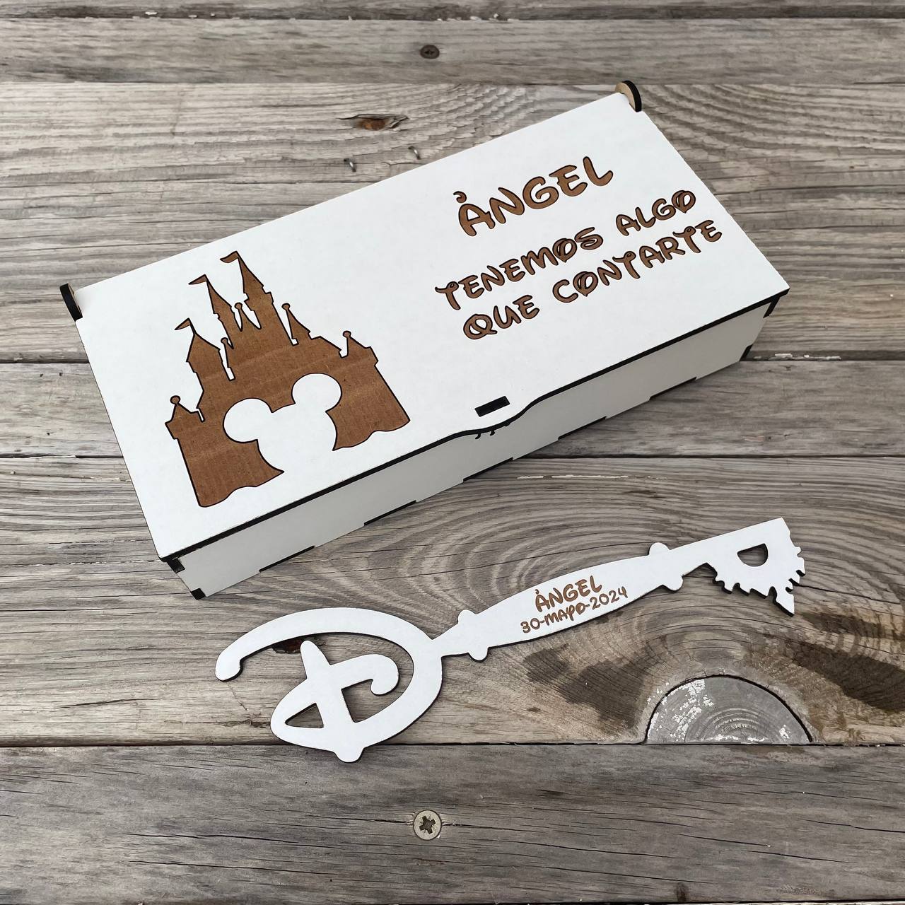 Llave invitacion Disney con caja