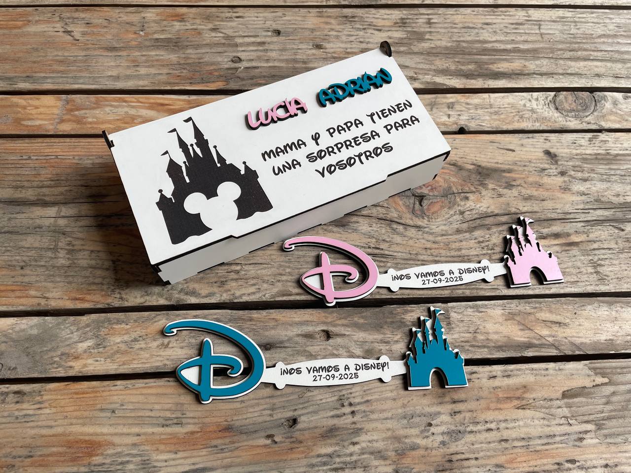 Llave invitacion Disney con caja