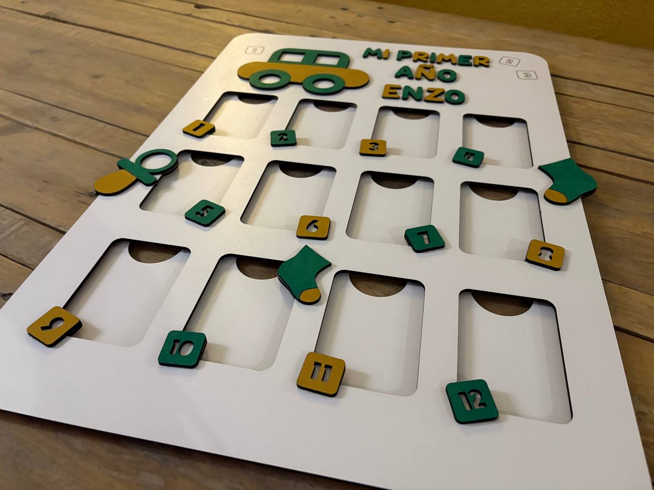 Mi Primer Año – Marco Personalizado para 12 Fotos