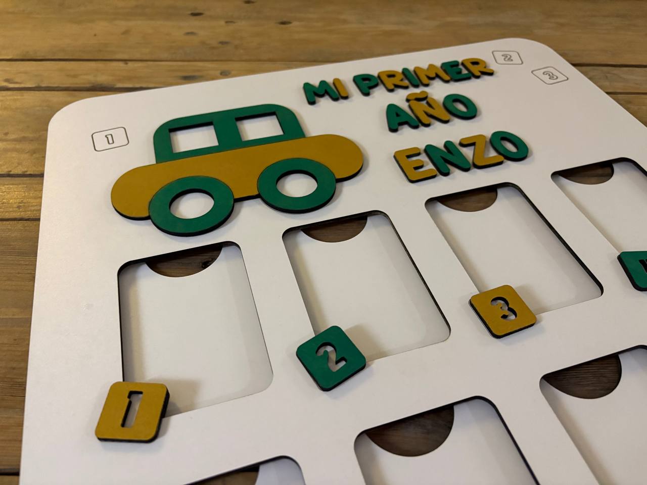 Mi Primer Año – Marco Personalizado para 12 Fotos