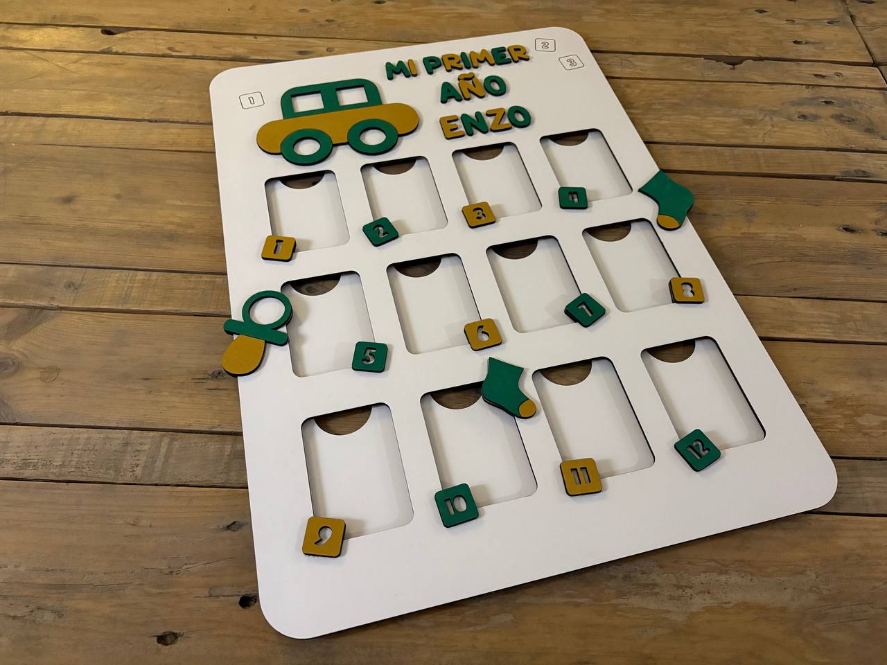 Mi Primer Año – Marco Personalizado para 12 Fotos