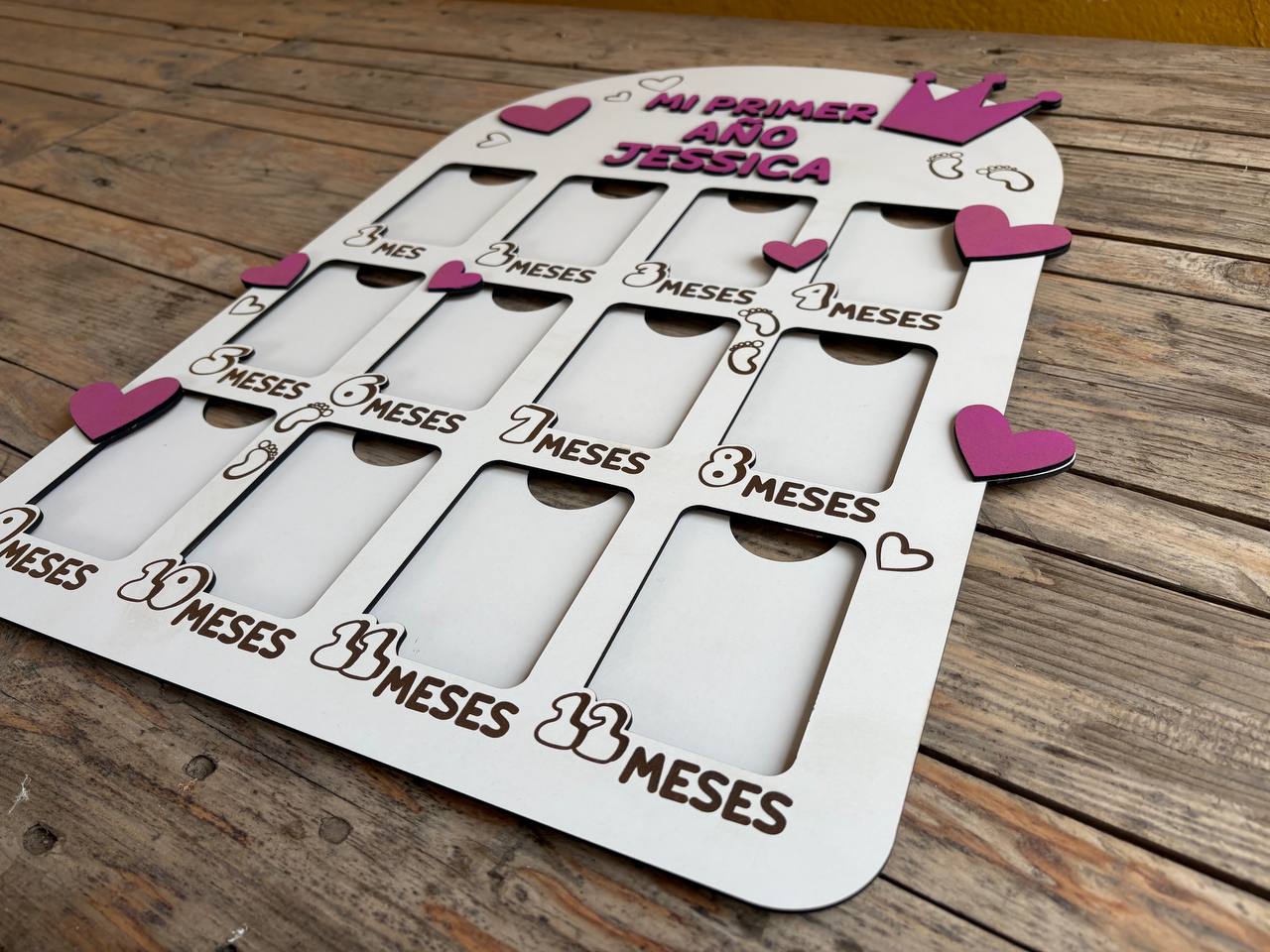 Mi Primer Año – Marco Personalizado para 12 Fotos